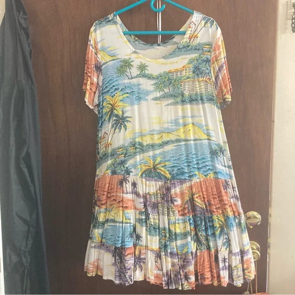 Tropical Print Pleated Dress - Picture 2 of 3